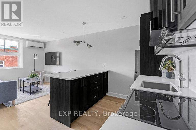 201-658 Somerset Street W, Ottawa, ON, K1R 5K4