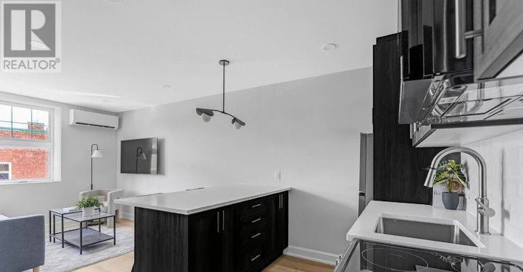 201-658 Somerset Street W, Ottawa, ON, K1R 5K4