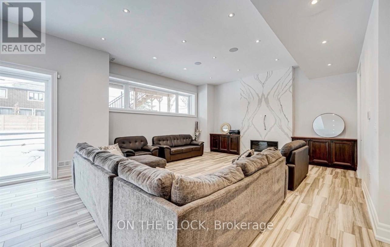 408 Connaught Avenue, Toronto, ON, M2R 2M2 - 24