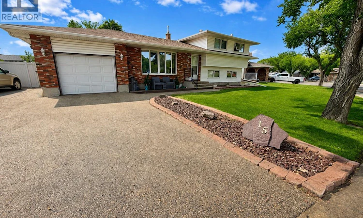 15 Dickinson Crescent