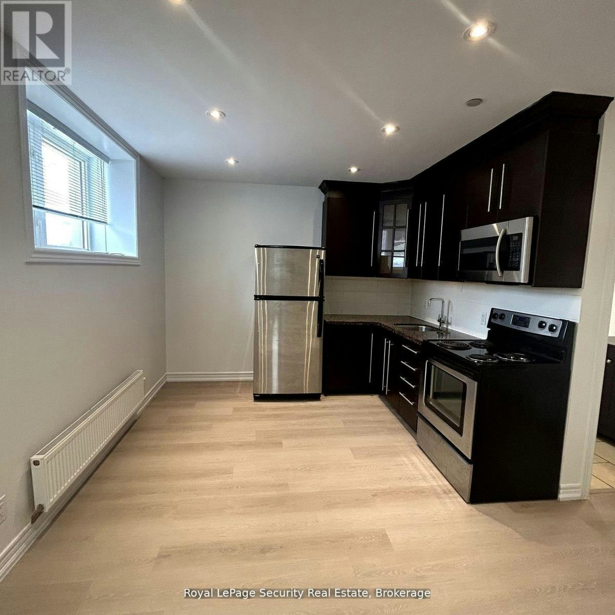 B-13 Fisher Street, Toronto, ON, M6K 1V7 - 11