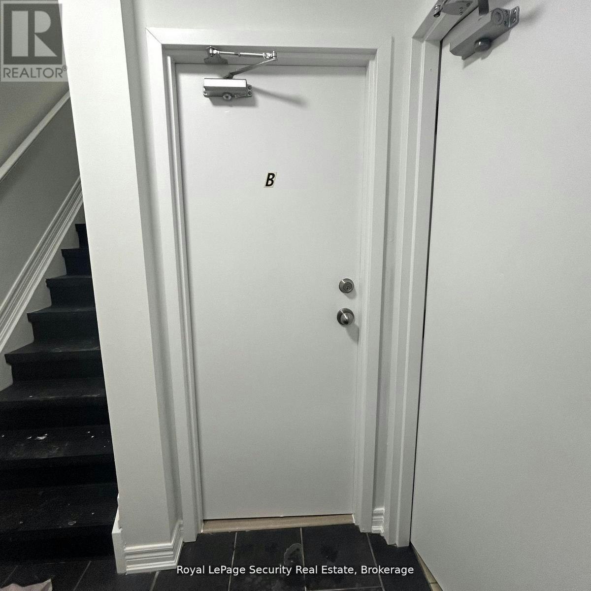 B-13 Fisher Street, Toronto, ON, M6K 1V7 - 8