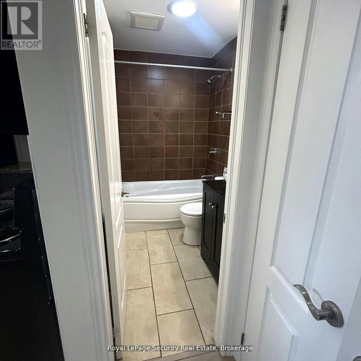 B-13 Fisher Street, Toronto, ON, M6K 1V7 - 18