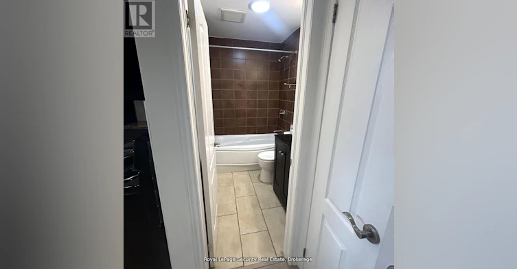 B-13 Fisher Street, Toronto, ON, M6K 1V7 - 18