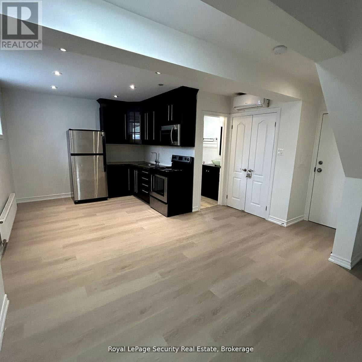 B-13 Fisher Street, Toronto, ON, M6K 1V7 - 16