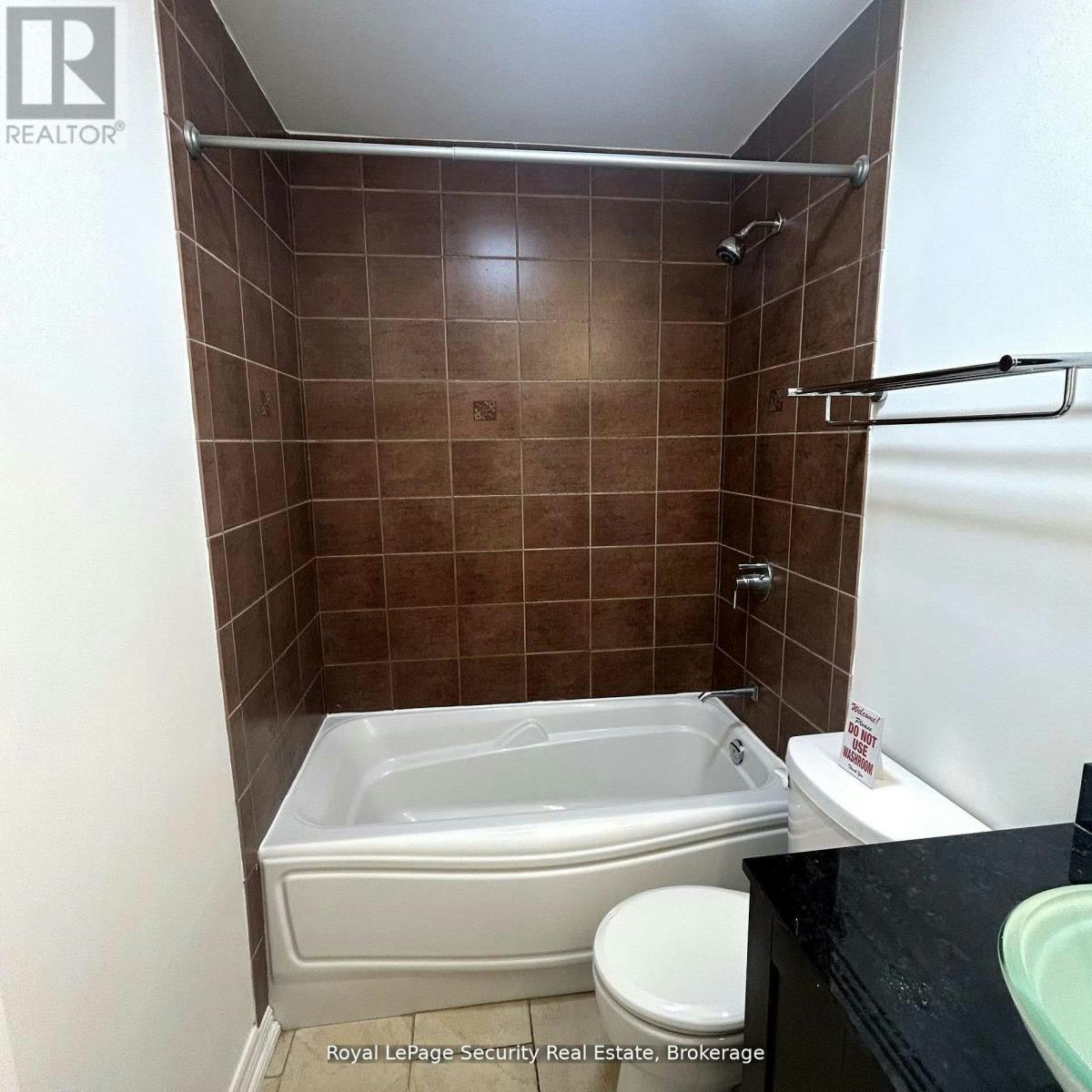 B-13 Fisher Street, Toronto, ON, M6K 1V7 - 19