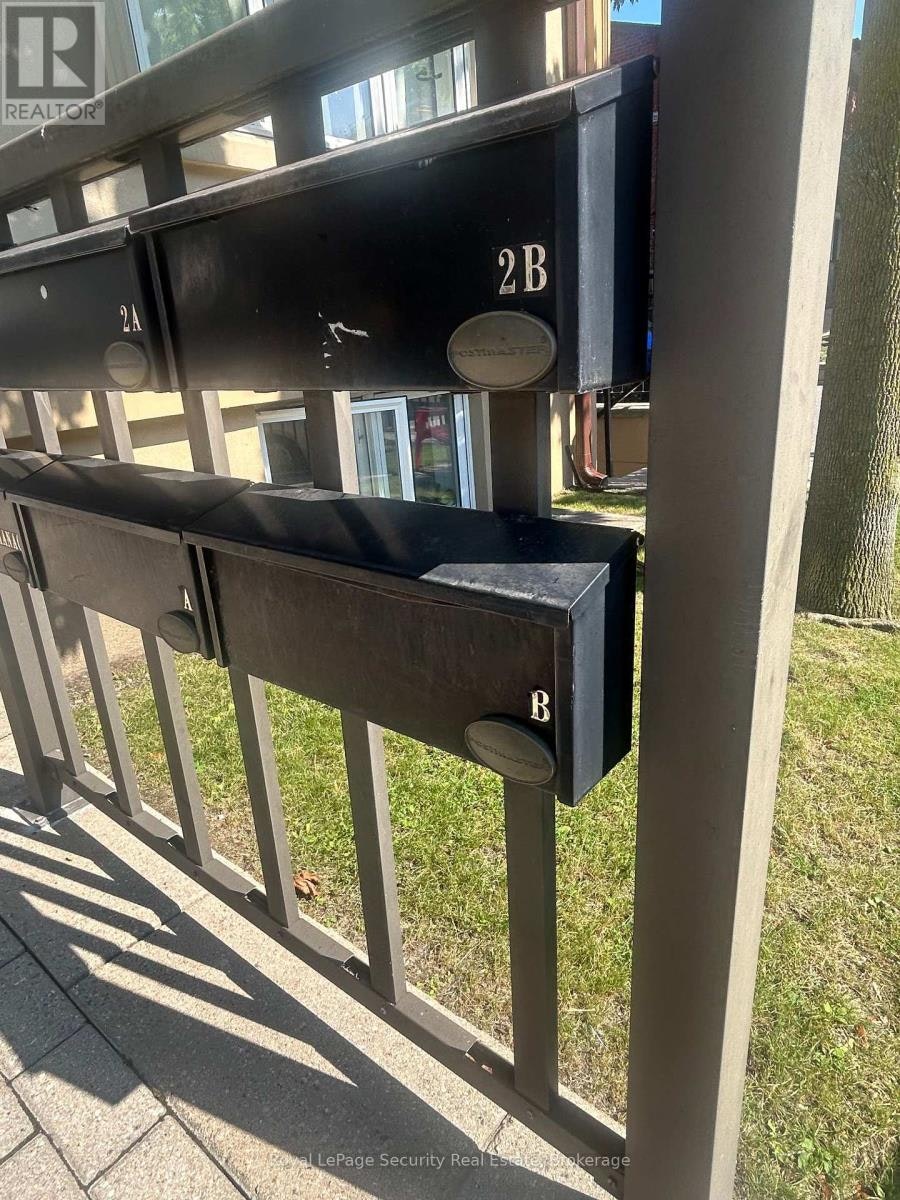 B-13 Fisher Street, Toronto, ON, M6K 1V7 - 7