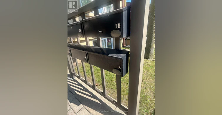 B-13 Fisher Street, Toronto, ON, M6K 1V7 - 7