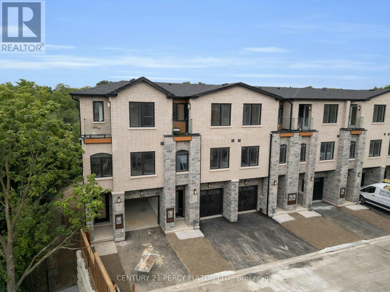 8-6636 Clock Court, Mississauga, ON, L5W 1N2