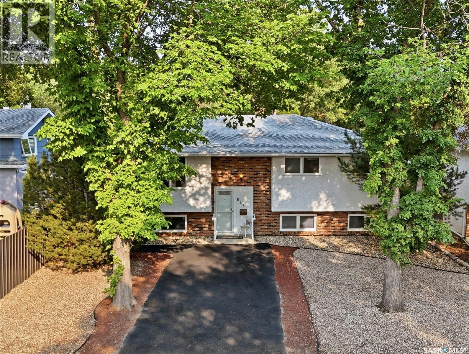 843 Mcintosh Street N, Regina, SK, S4R 6H1