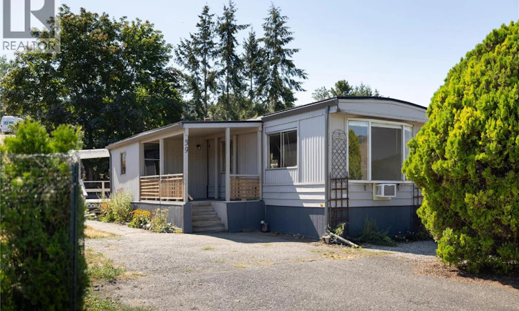 39-6902 Okanagan Landing Road