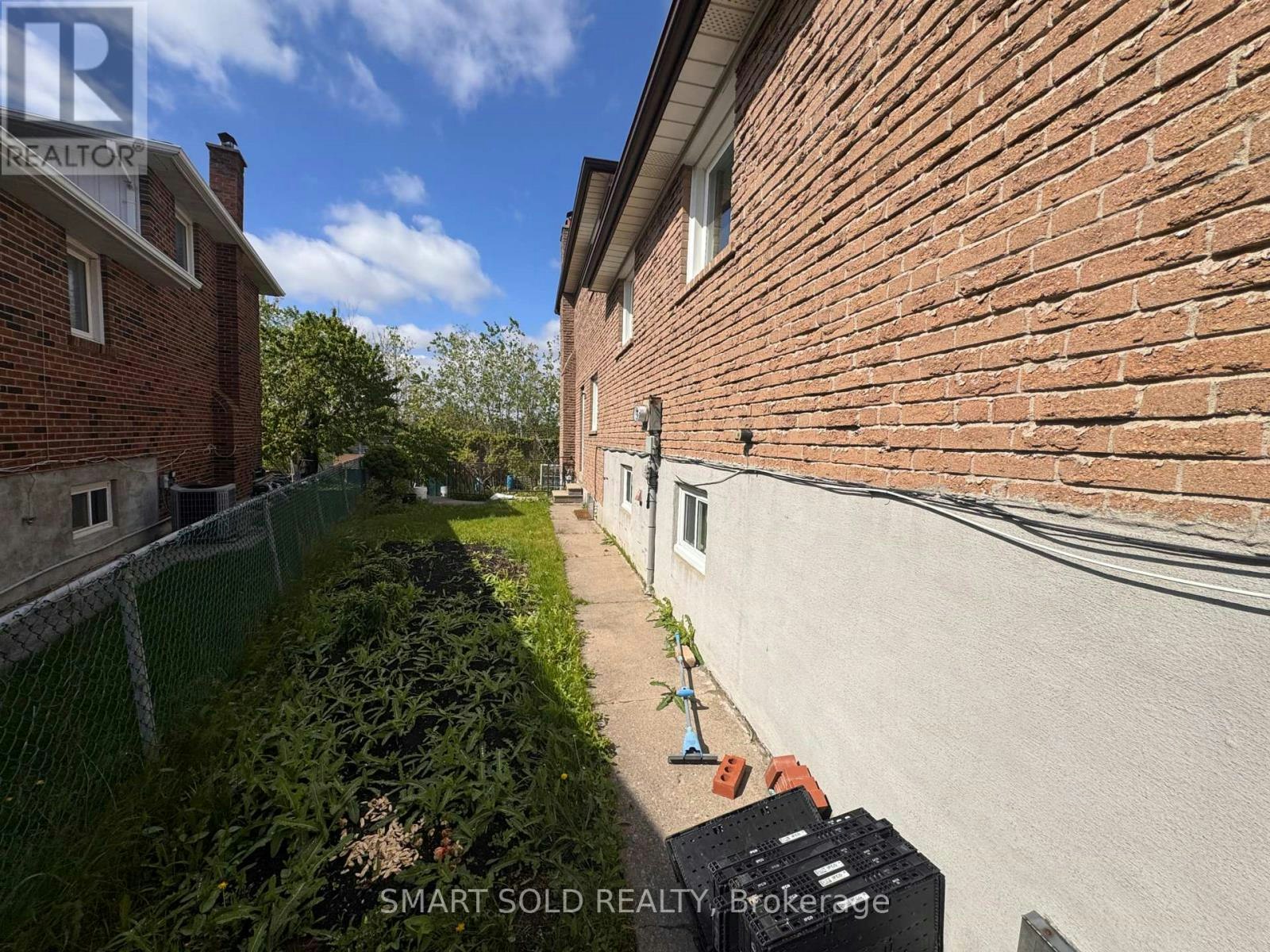 243 Shawnee Circle, Toronto, ON, M2H 2Y3 - 2