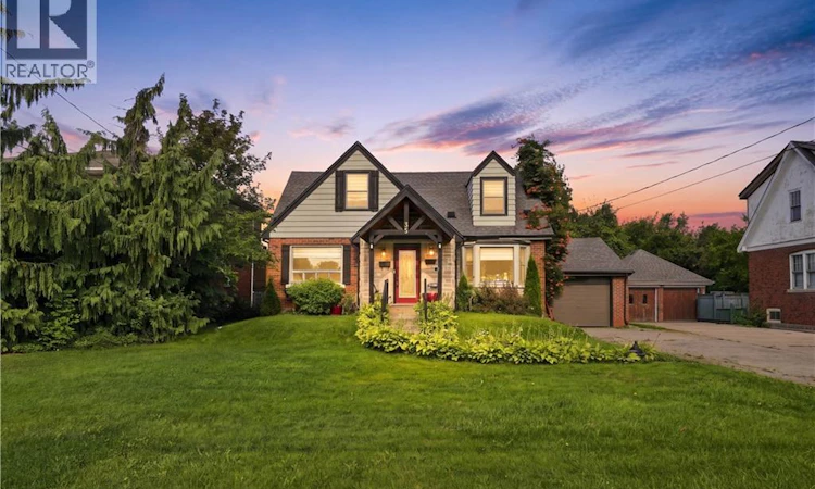 35 Centennial Parkway S