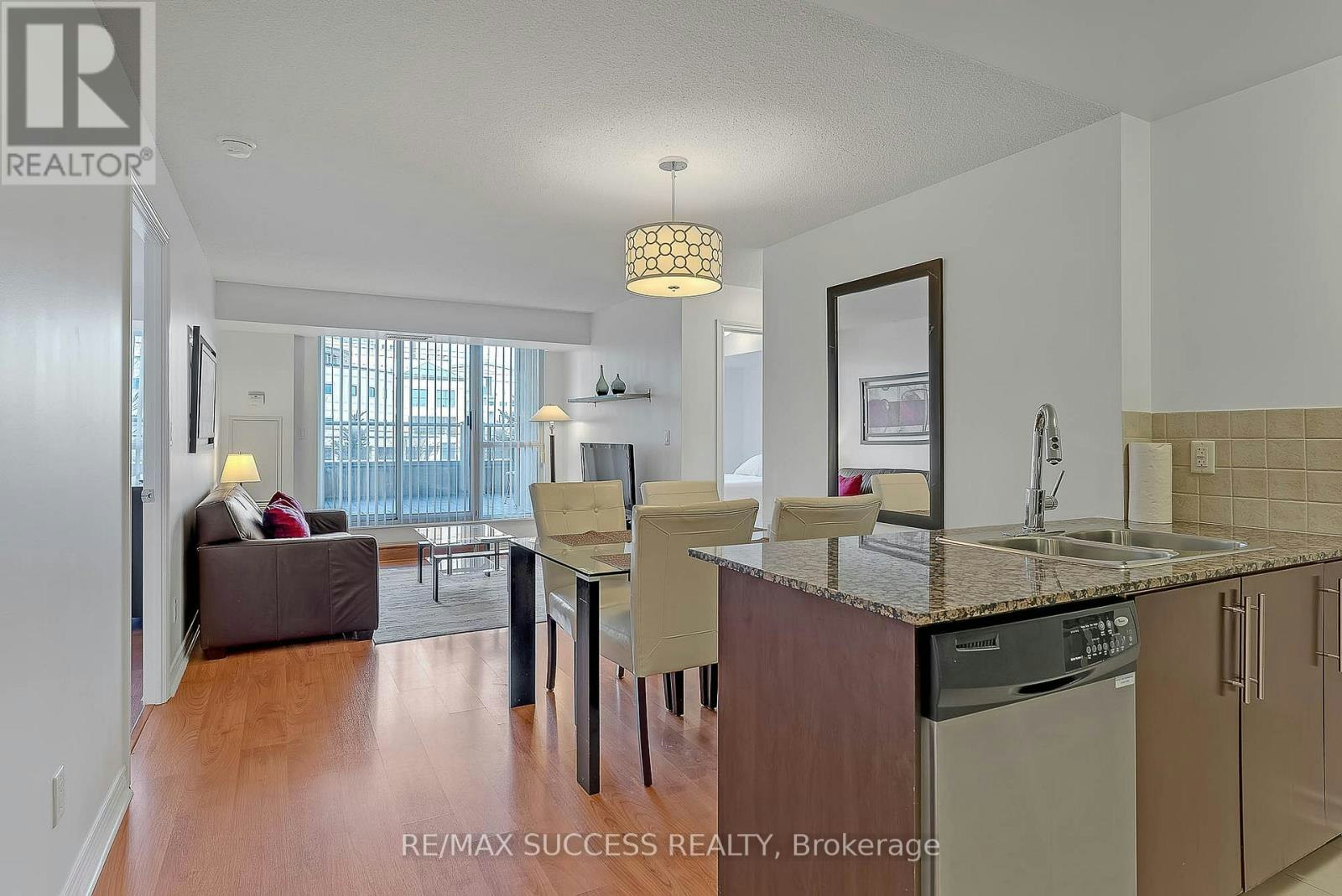 203-310 Burnhamthorpe Road W, Mississauga, ON, L5B 4P9 - 18