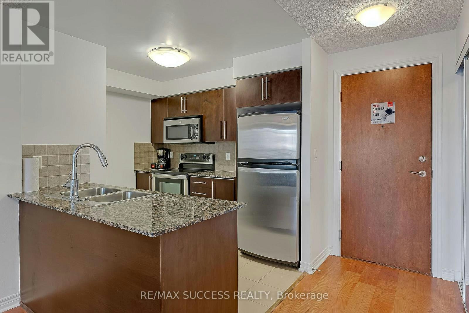 203-310 Burnhamthorpe Road W, Mississauga, ON, L5B 4P9 - 17