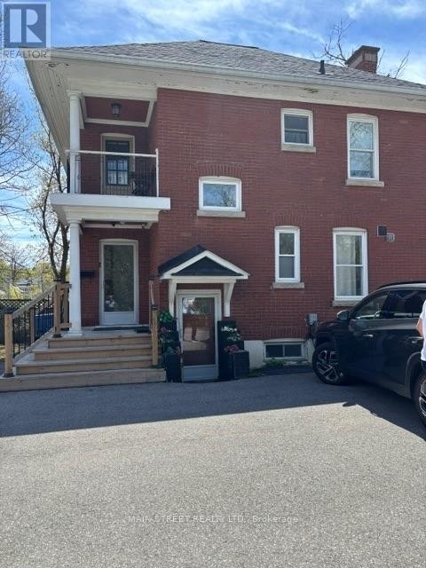 12 Vincent Street, Newmarket, ON, L3Y 4G2
