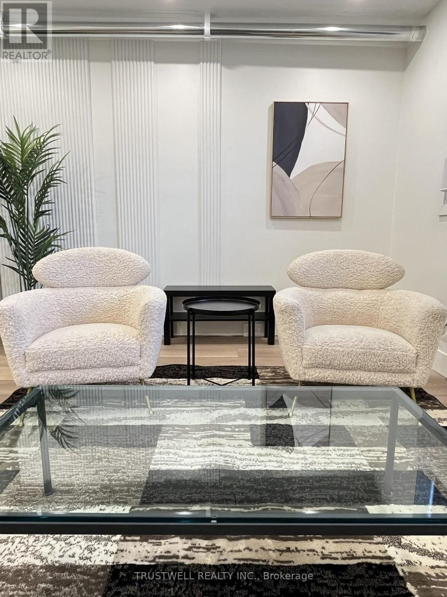 B-909 Millwood Road, Toronto, ON, M4G 1X2 - 11