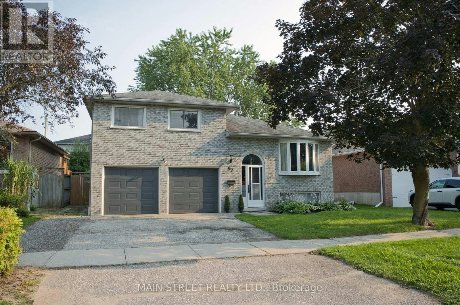 97 Riverglen Drive, Georgina, ON, L4P 2R3