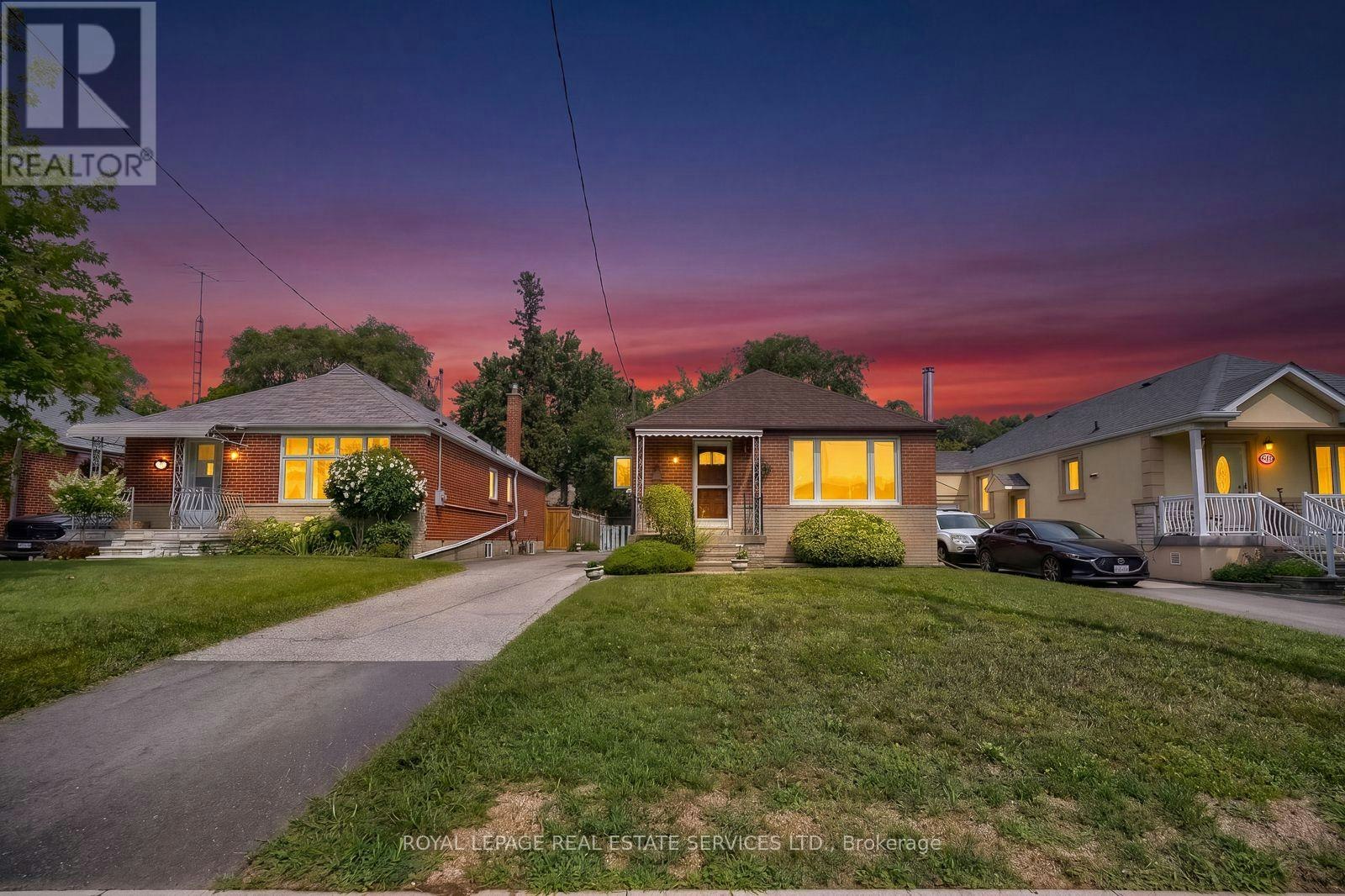 42 Black Creek Boulevard, Toronto, ON, M6N 2K8