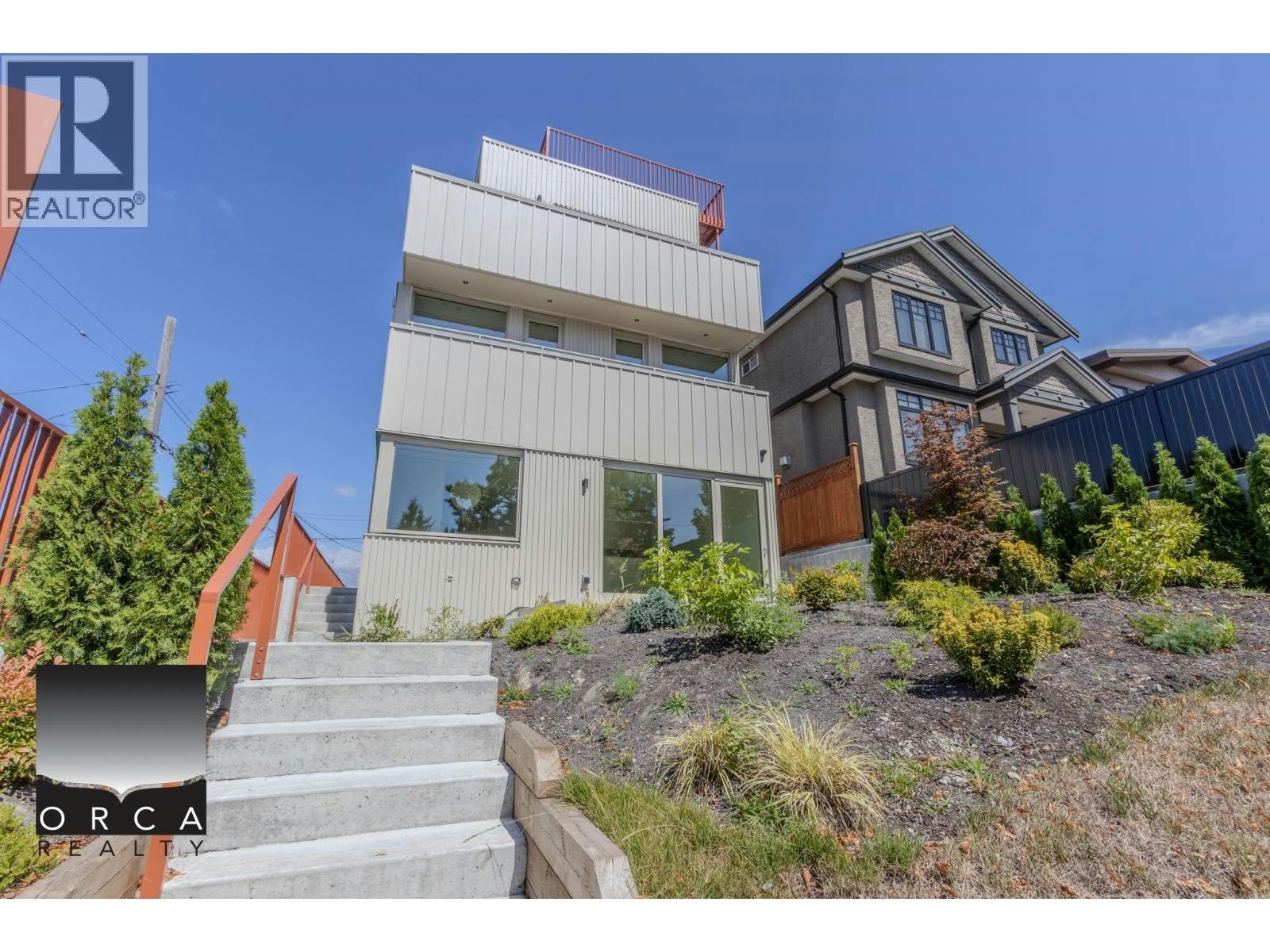 1-2915 EAST 5th Avenue, Vancouver, BC, V5M 1N6
