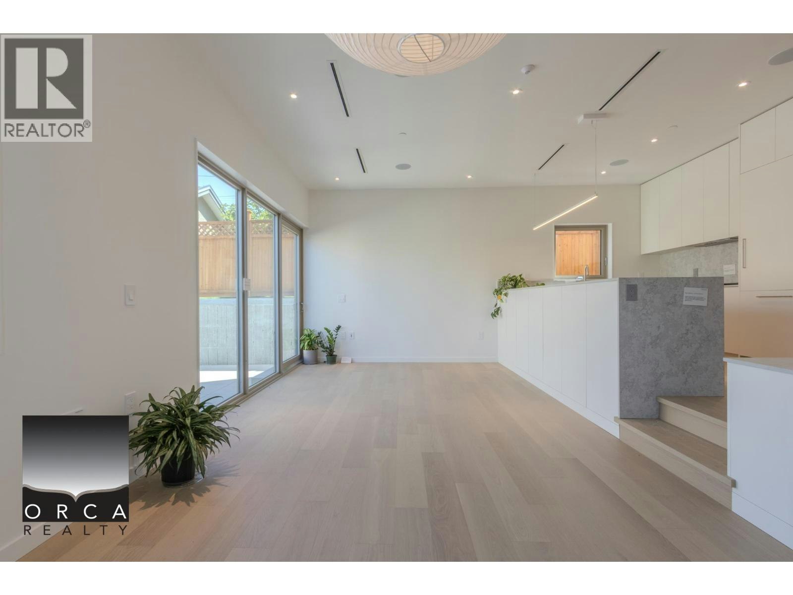 1-2915 EAST 5th Avenue, Vancouver, BC, V5M 1N6 - 2