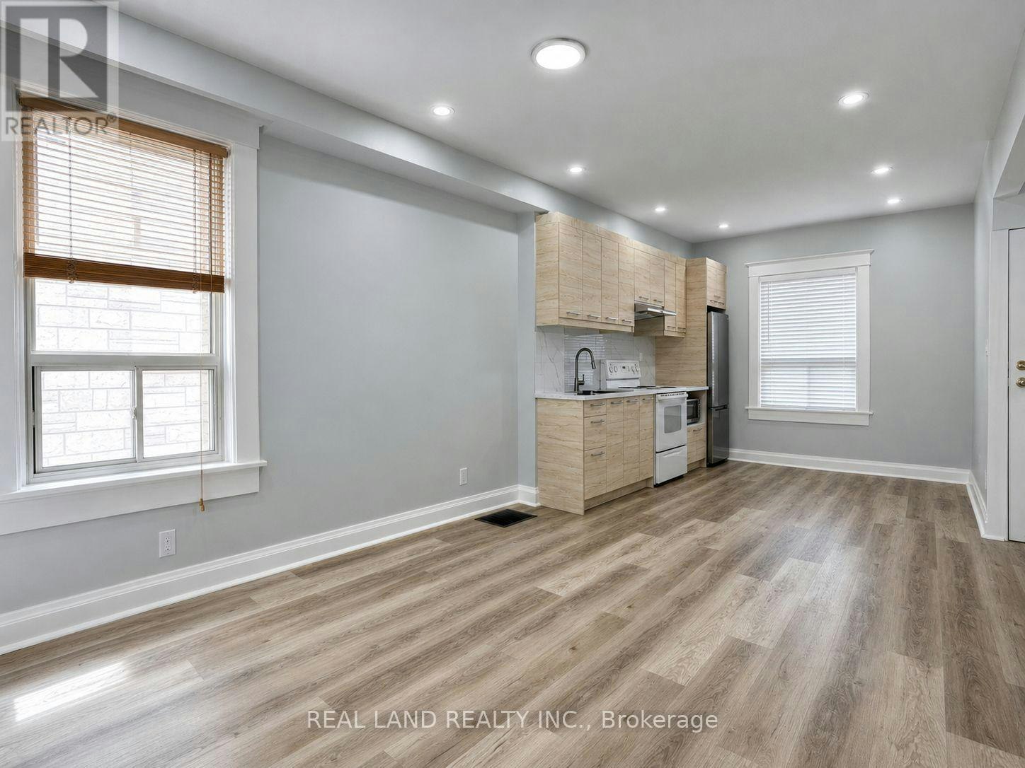MAIN FLOOR-225 Coxwell Avenue, Toronto, ON, M4L 3B4