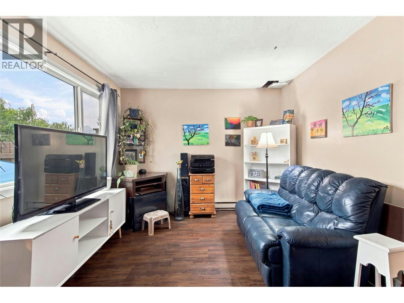 19-1697 Greenfield Avenue - 5