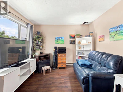 19-1697 Greenfield Avenue - 5