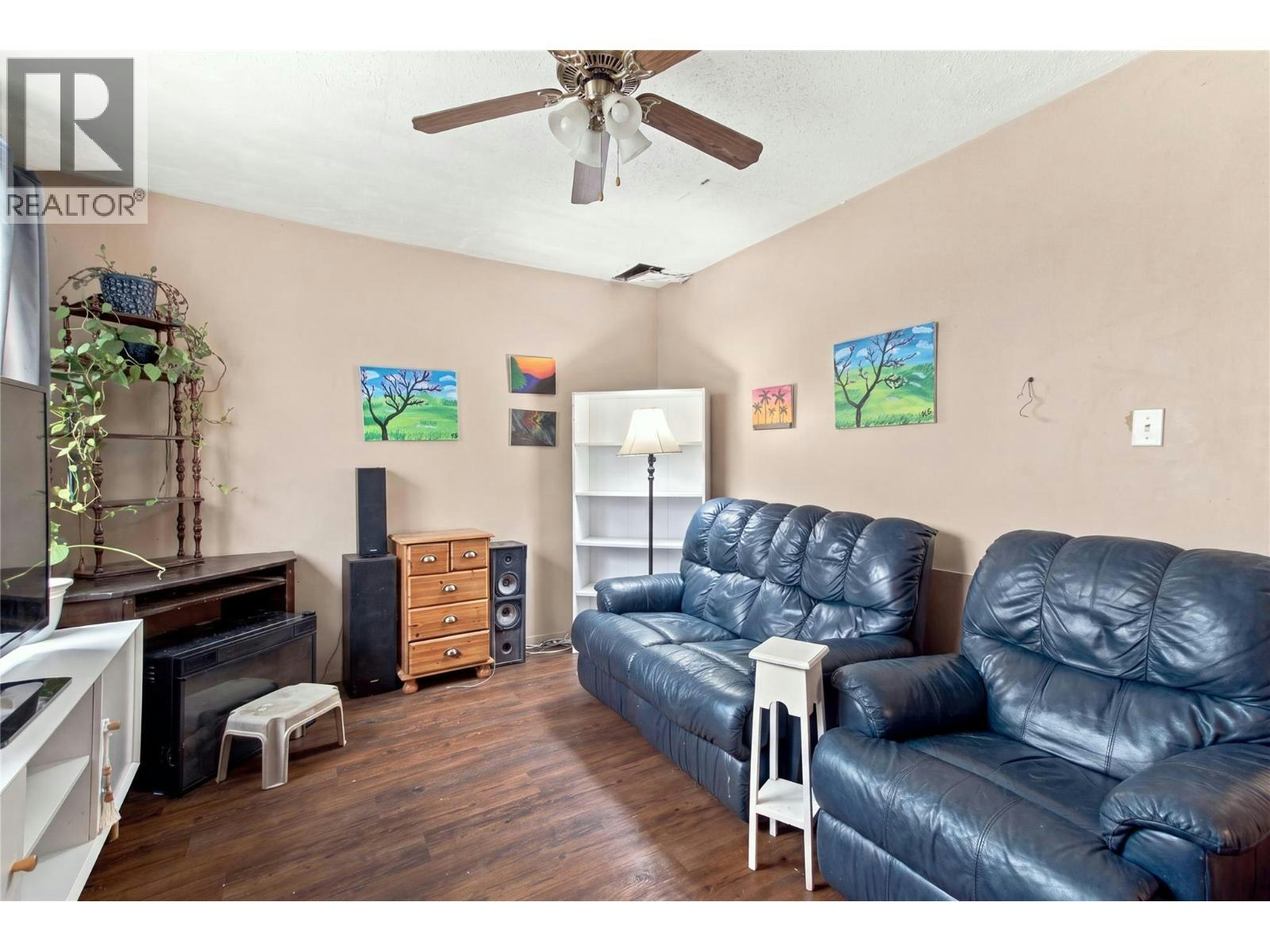 19-1697 Greenfield Avenue - 4