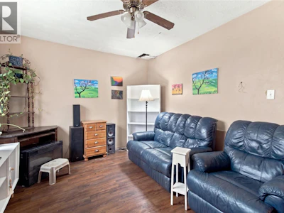 19-1697 Greenfield Avenue - 4