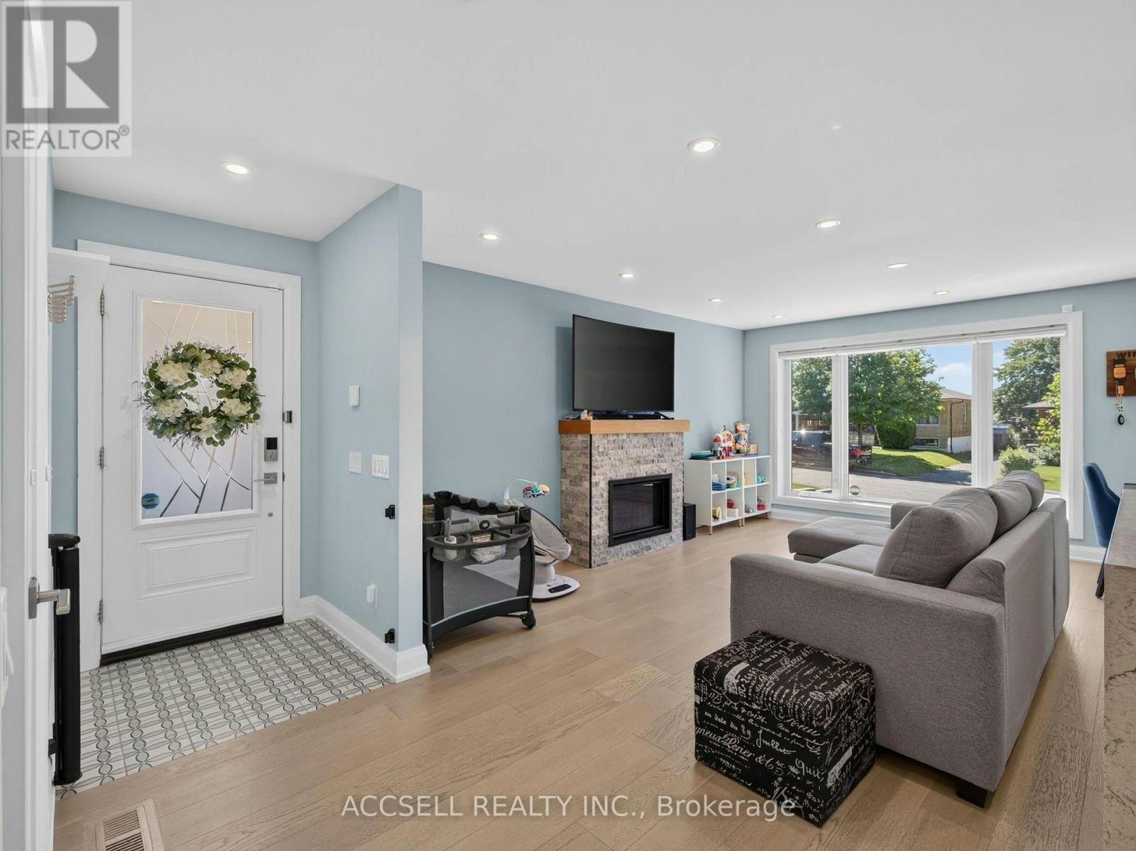 10 Sylla Avenue, Toronto, ON, M1R 4W7 - 3