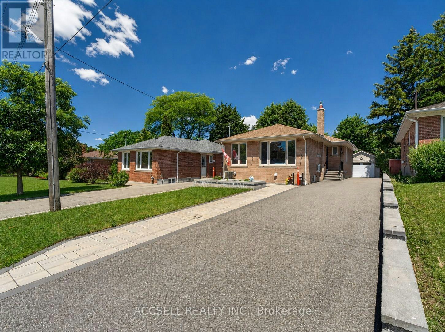 10 Sylla Avenue, Toronto, ON, M1R 4W7 - 2