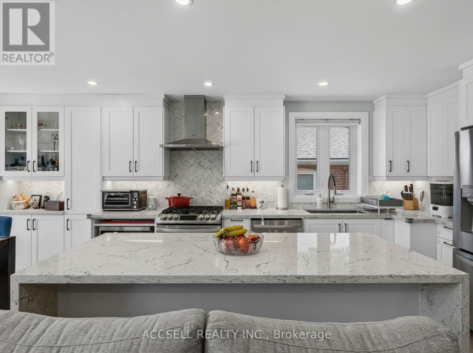 10 Sylla Avenue, Toronto, ON, M1R 4W7 - 8