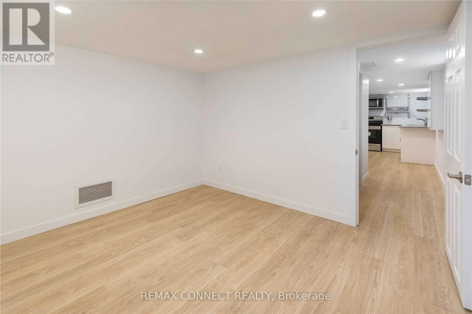 LOWER-1370 Woodbine Avenue, Toronto, ON, M4C 4G5 - 8