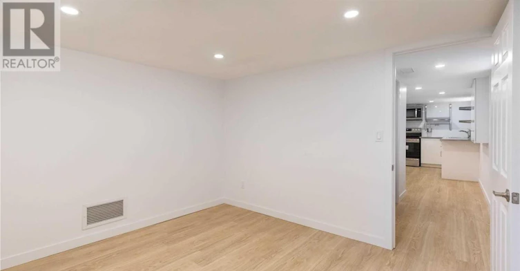 LOWER-1370 Woodbine Avenue, Toronto, ON, M4C 4G5 - 8