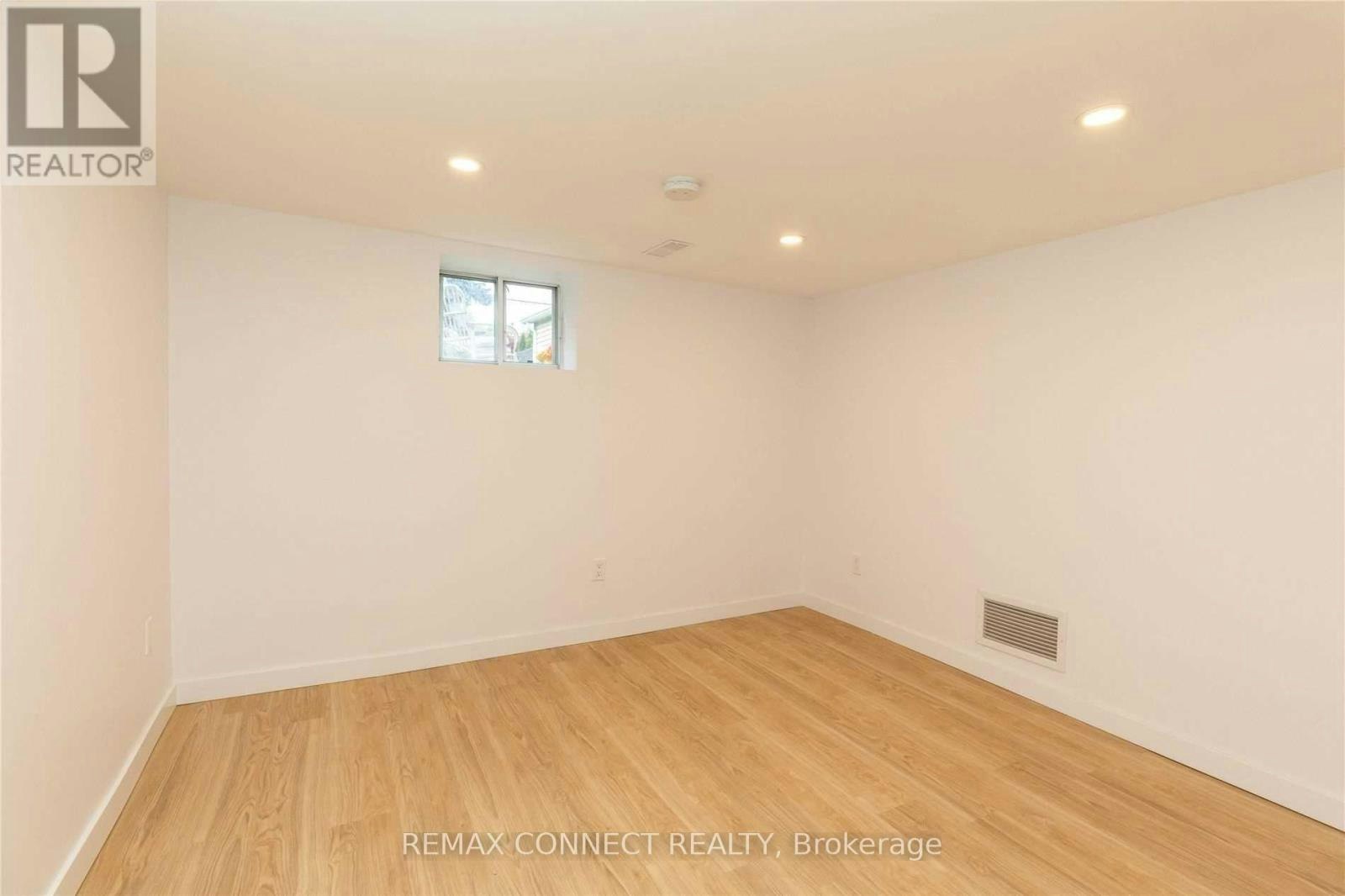 LOWER-1370 Woodbine Avenue, Toronto, ON, M4C 4G5 - 6