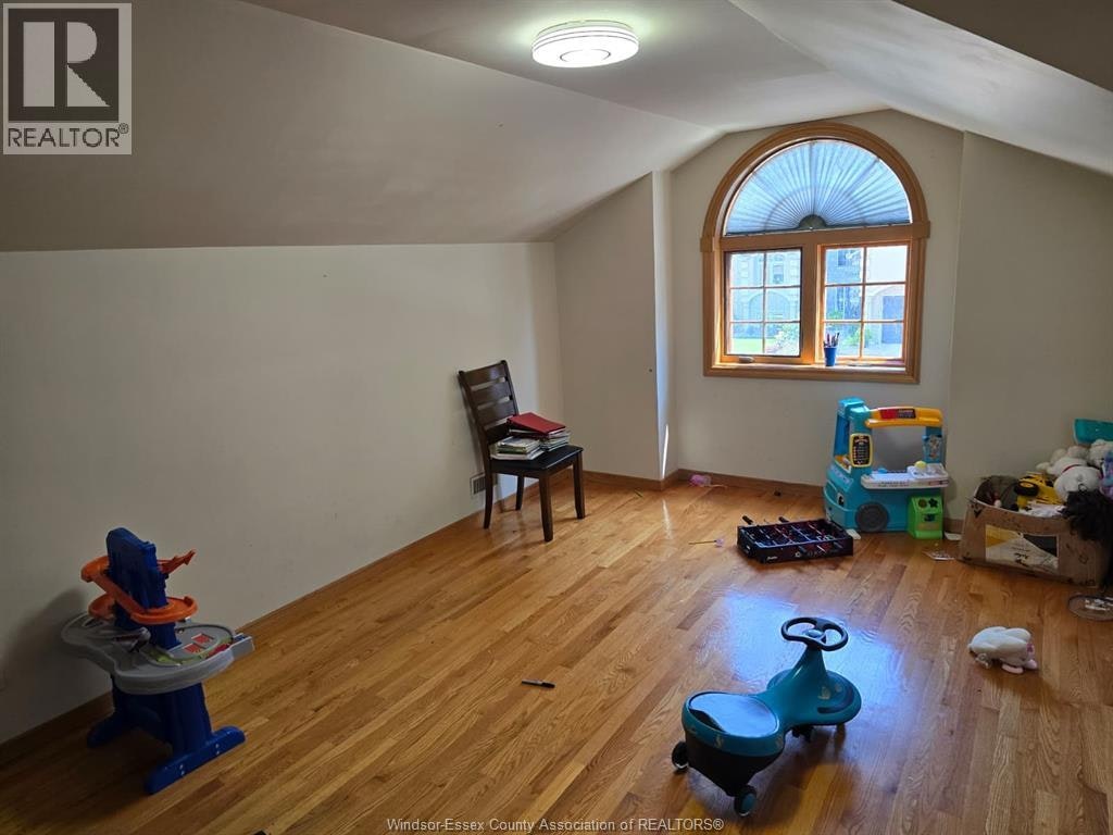 UPPER-2636 Fleming Court, Windsor, ON, N9E 4P1 - 12