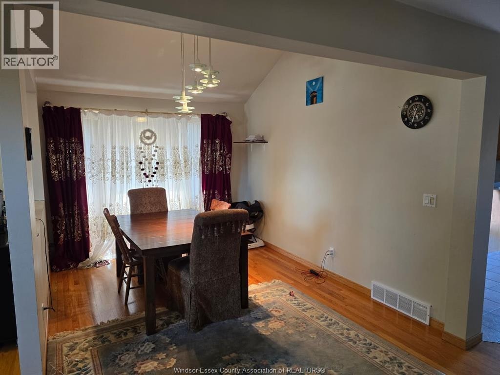 UPPER-2636 Fleming Court, Windsor, ON, N9E 4P1 - 13
