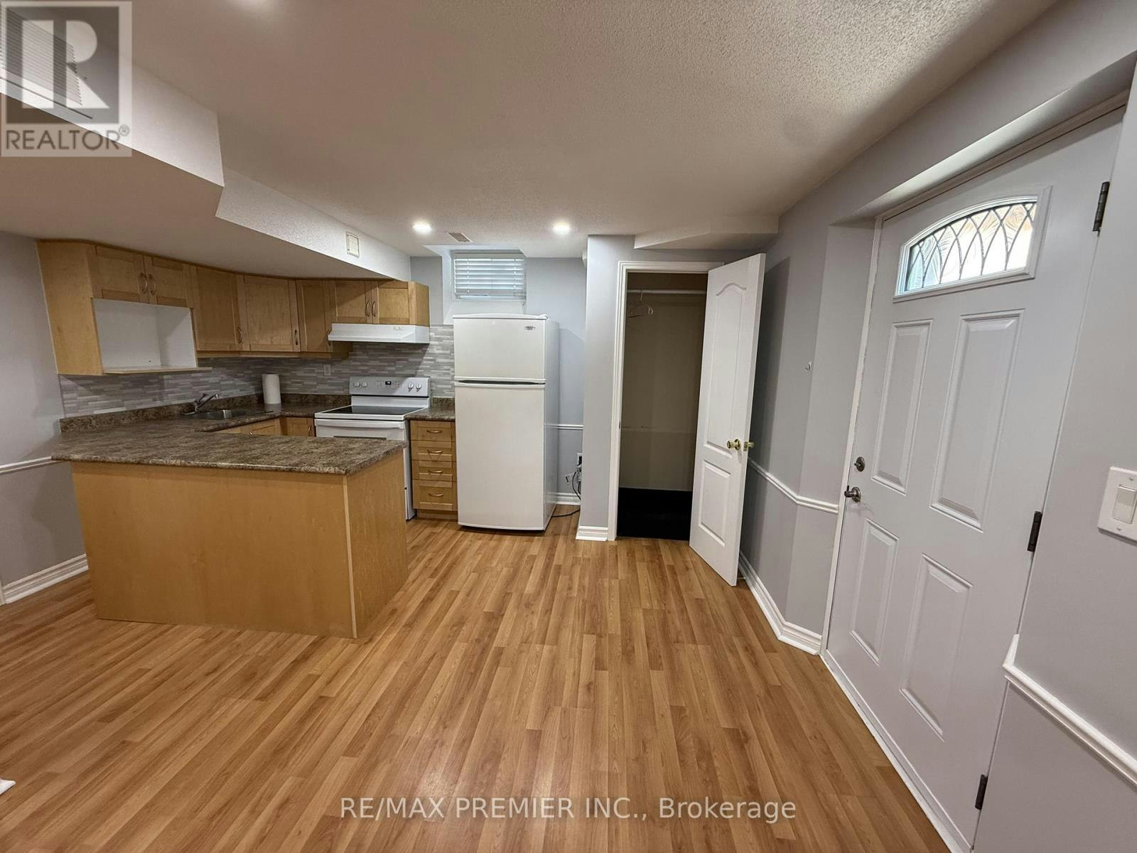 LOWER-54 Castlepoint Drive, Vaughan, ON, L4H 1B8 - 4