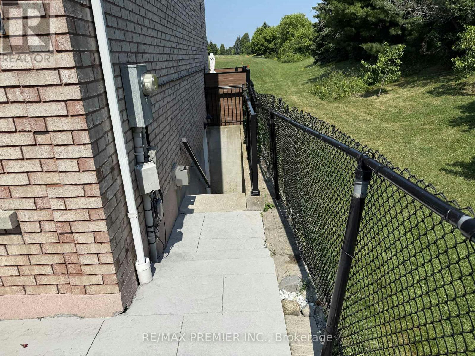 LOWER-54 Castlepoint Drive, Vaughan, ON, L4H 1B8 - 3