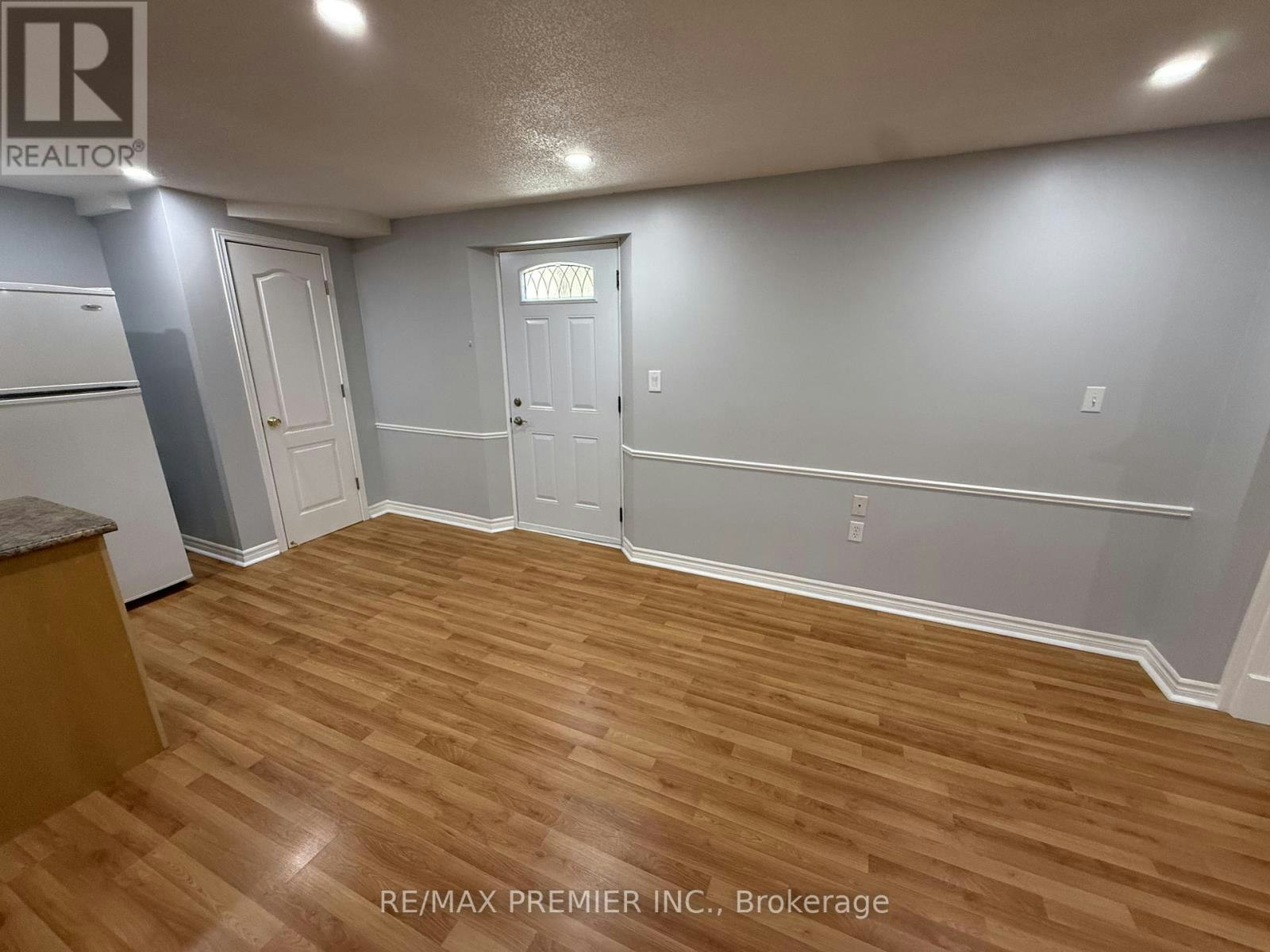 LOWER-54 Castlepoint Drive, Vaughan, ON, L4H 1B8 - 12