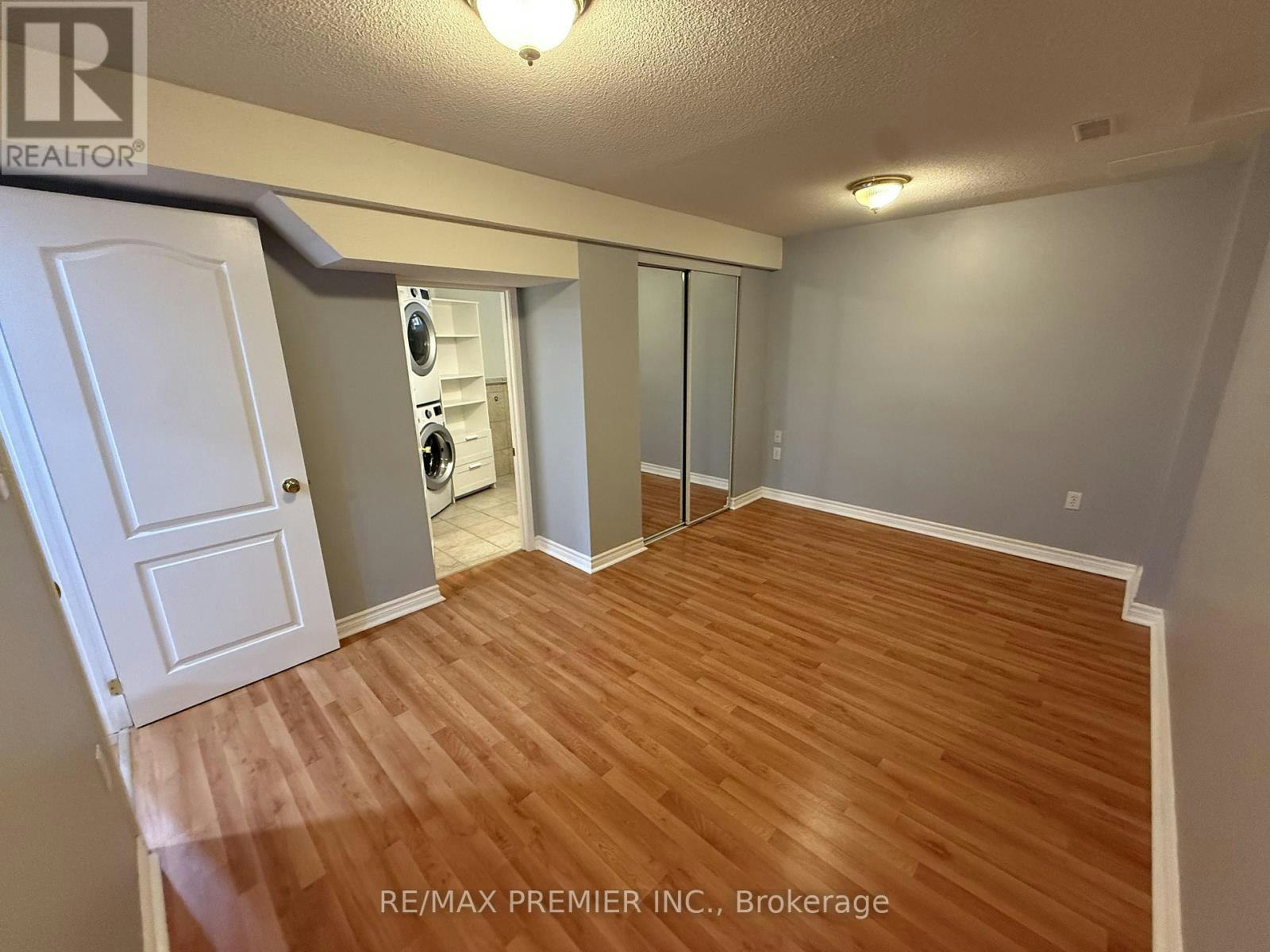 LOWER-54 Castlepoint Drive, Vaughan, ON, L4H 1B8 - 17