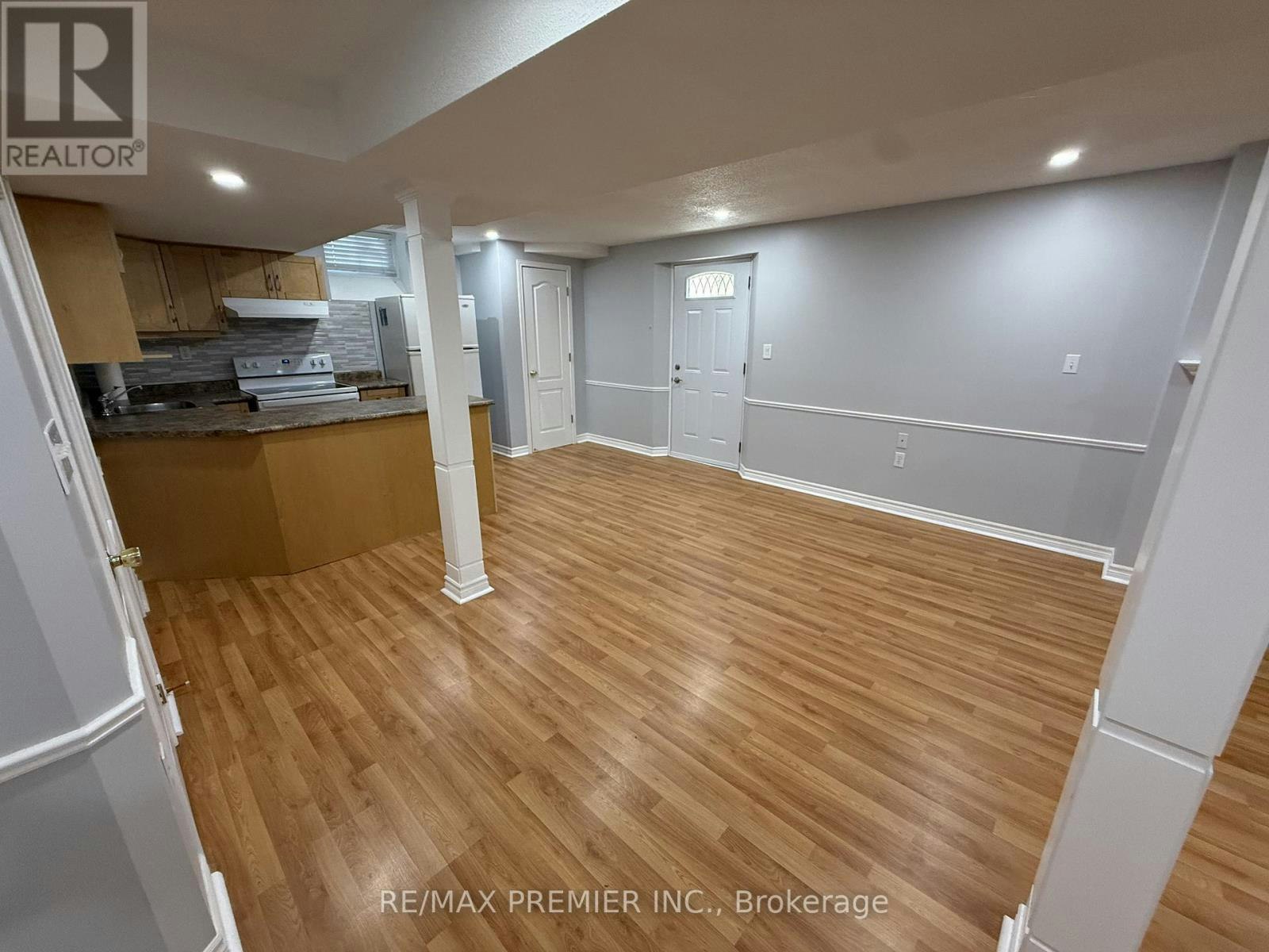 LOWER-54 Castlepoint Drive, Vaughan, ON, L4H 1B8 - 10
