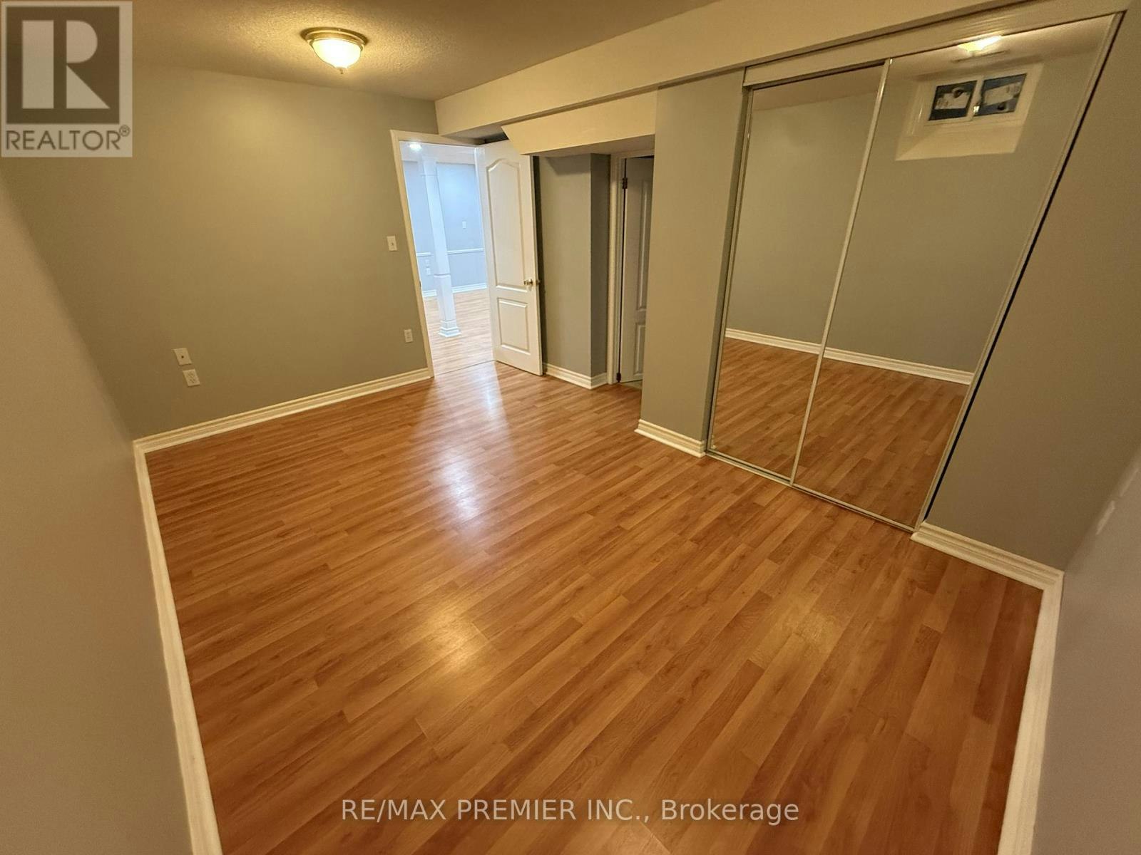 LOWER-54 Castlepoint Drive, Vaughan, ON, L4H 1B8 - 16