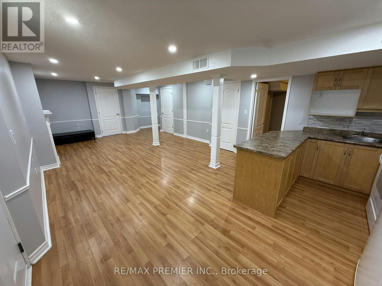 LOWER-54 Castlepoint Drive, Vaughan, ON, L4H 1B8 - 6