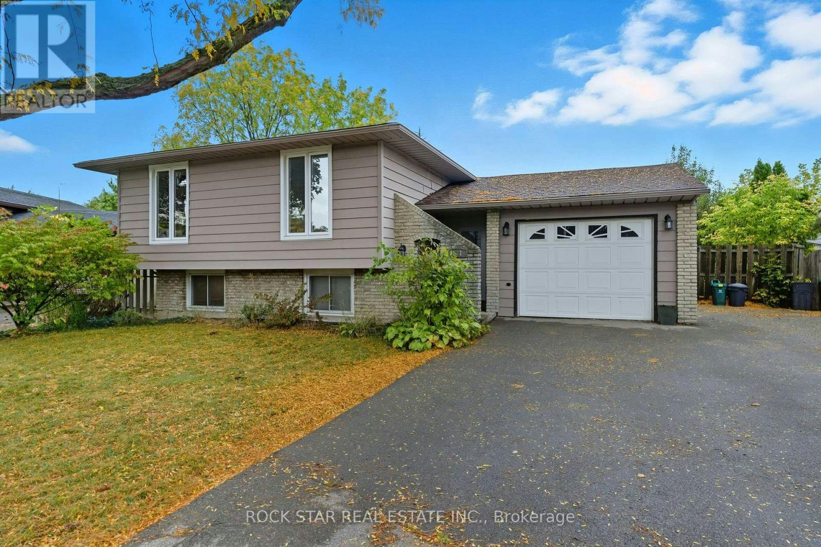 BSMT-111 Britten Close, Hamilton, ON, L9C 4K1