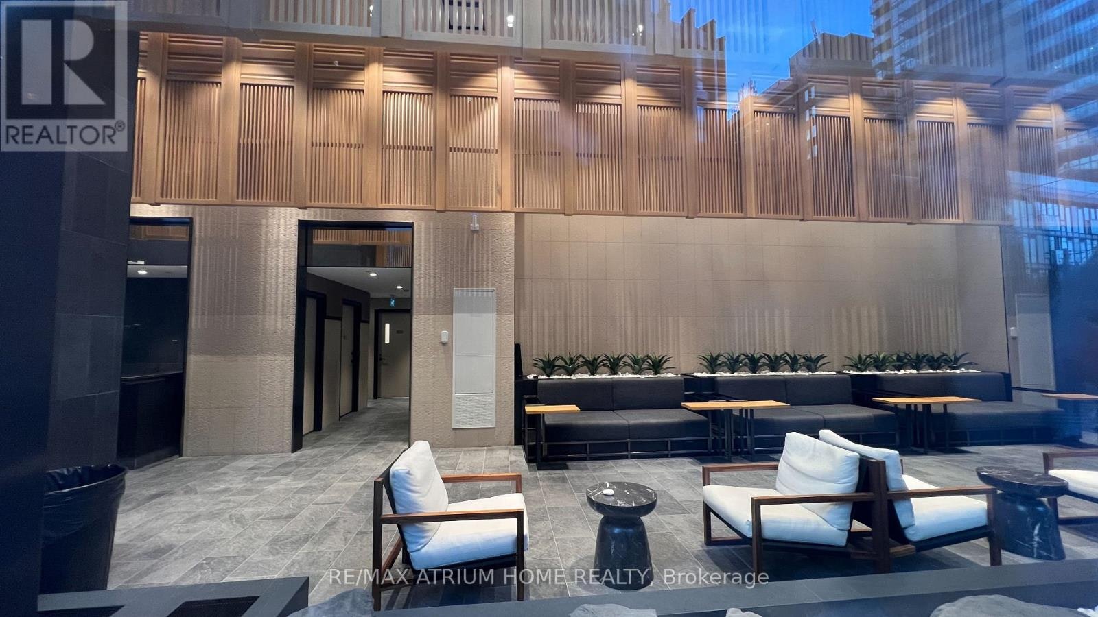 4705-89 Church Street, Toronto, ON, M5C 2G3 - 4