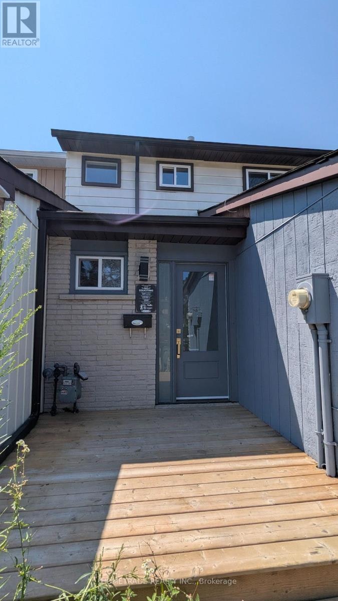 14 Chaucer Crescent, Barrie, ON, L4N 4T7