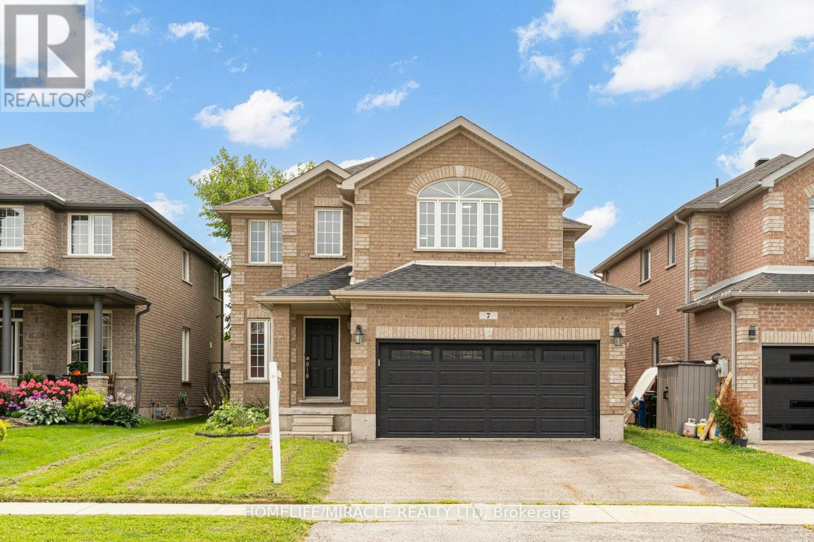 7 Empire Drive, Barrie, ON, L4N 0Y9
