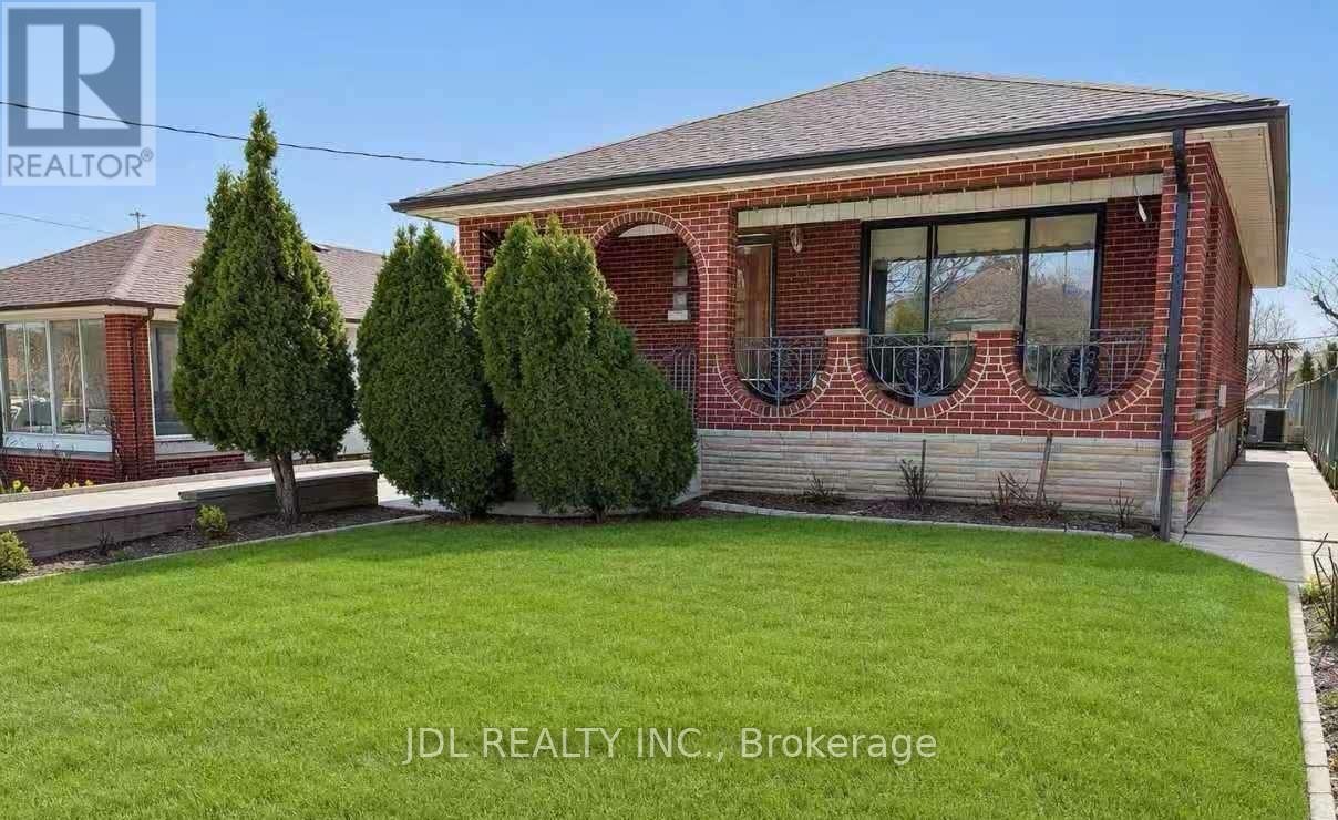 40 Montana Avenue, Toronto, ON, M3M 1B6